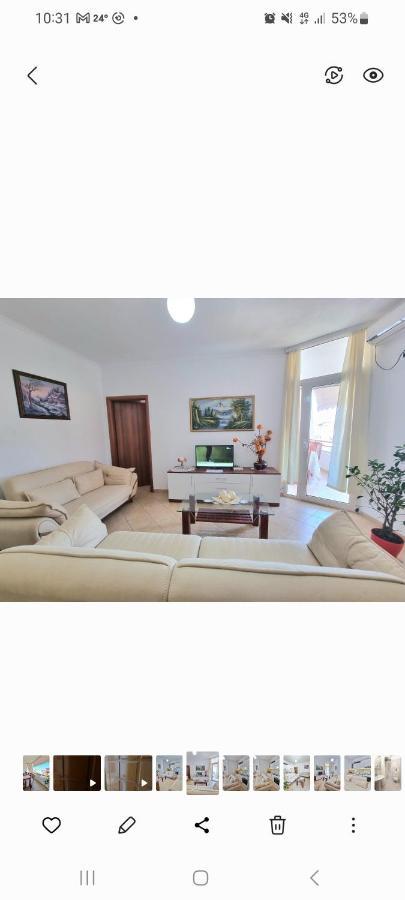 Friendly Apartment Golem Golem  Luaran gambar