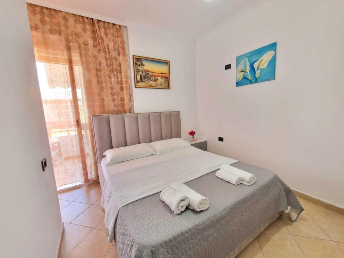 Friendly Apartment Golem Golem  Luaran gambar