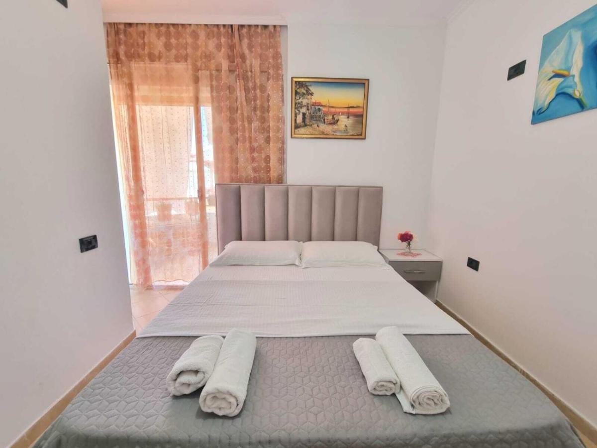 Friendly Apartment Golem Golem  Luaran gambar