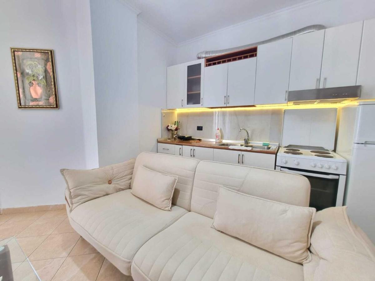 Friendly Apartment Golem Golem  Luaran gambar