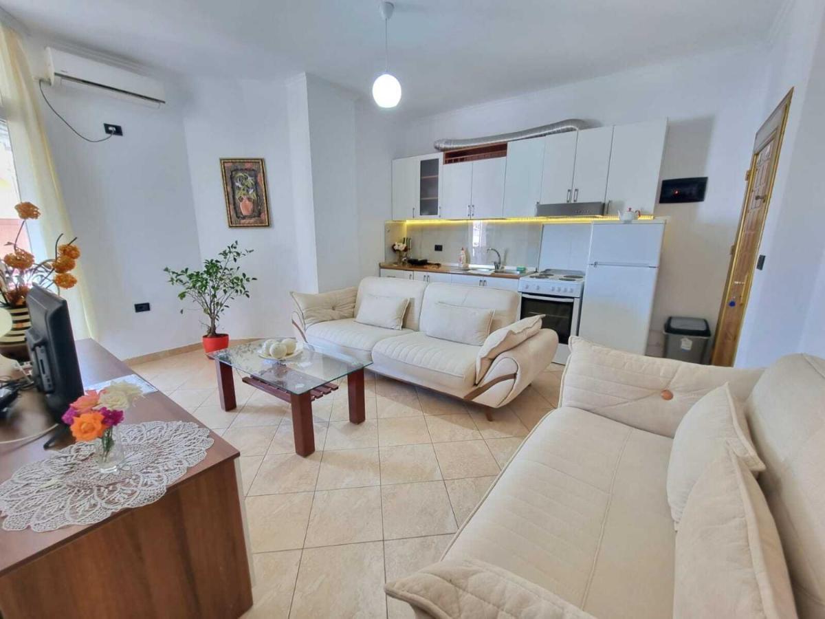 Friendly Apartment Golem Golem  Luaran gambar